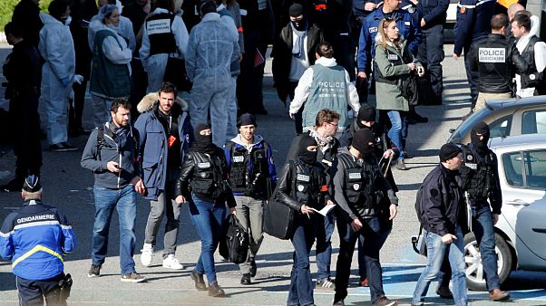 Fransa'da terör saldırısında ölenlerin sayısı 4'e yükseldi Fransa'da terör saldırısında ölenlerin sayısı 4'e yükseldi