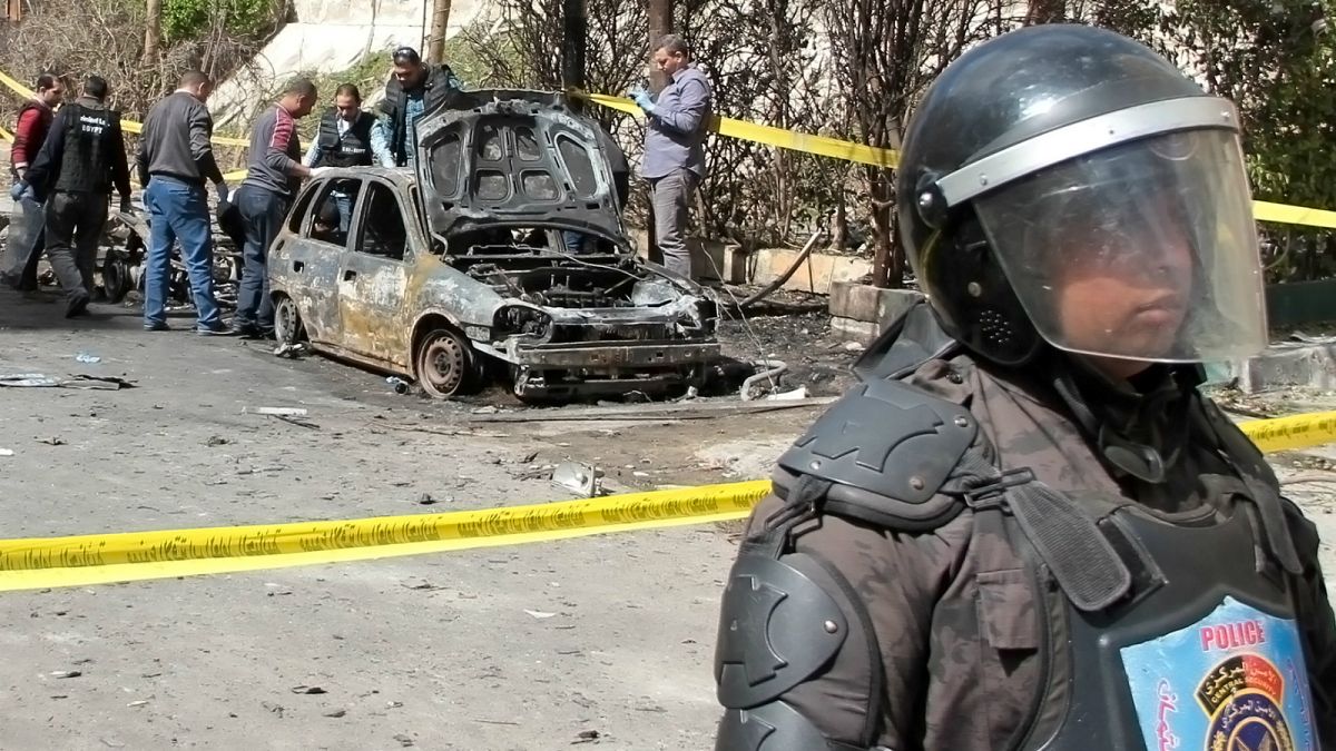 مقتل شرطيين وإصابة ثلاثة آخرين في انفجار استهدف مدير أمن الإسكندرية 