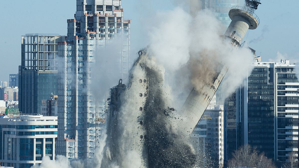 Ekaterinburg: abbattuta la torre delle promesse sovietiche