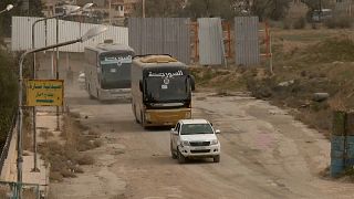 100.000 aus Ost-Ghouta evakuiert - in Städte, die auch bombardiert werden