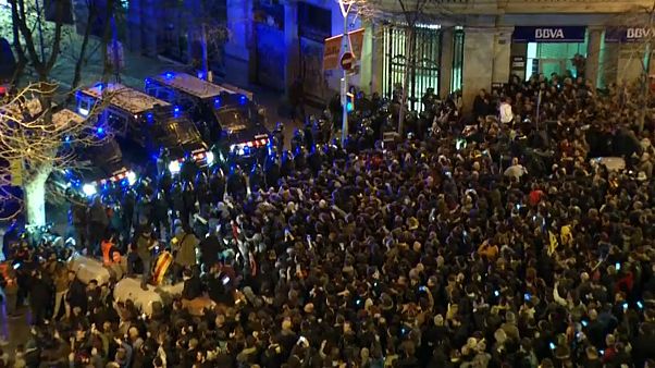 İspanya: Katalonya Parlamentosu başkanlık seçimini erteledi İspanya: Katalonya Parlamentosu başkanlık seçimini erteledi