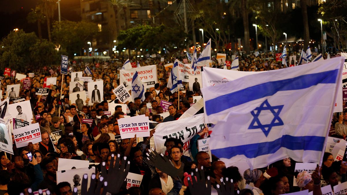 آلاف المتظاهرين بتل أبيب احتجاجا على  خطة الحكومة ترحيل المهاجرين الأفارقة