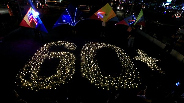 Uma instalação luminosa sublinhou nas Filipinas a "Hora do Planeta" Uma instalação luminosa sublinhou nas Filipinas a "Hora do Planeta"