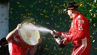Vettel celebra triunfo dando "banho" ao estratega da Ferrari, Inaki Rueda
