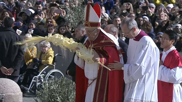 Il Papa ai giovani "Gridate prima che gridino le pietre" Il Papa ai giovani "Gridate prima che gridino le pietre"