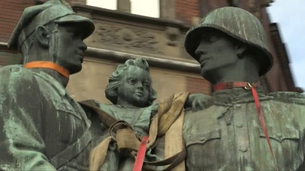 В Легнице снесли памятник "двум Иванам" В Легнице снесли памятник "двум Иванам"