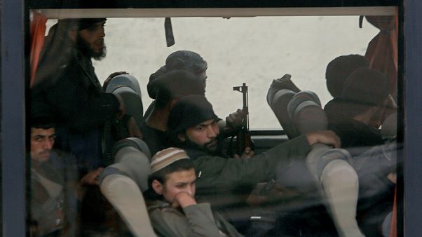 Uma vida num autocarro: Rebeldes abandonam Ghouta Uma vida num autocarro: Rebeldes abandonam Ghouta