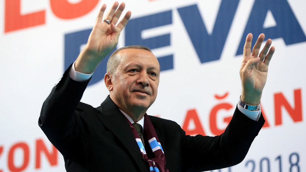 رجب طیب اردوغان در جمع هواداران حزب عدالت و توسعه در ترابوزان