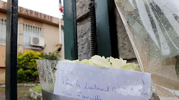Keresztények és muszlimok közösen gyászolták a dzsihadista támadásban elhunytakat Keresztények és muszlimok közösen gyászolták a dzsihadista támadásban elhunytakat