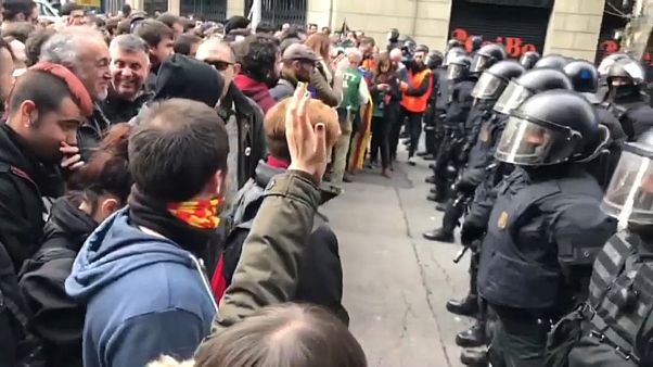 Arresto Puigdemont: scontri e feriti a Barcellona, tre arresti Arresto Puigdemont: scontri e feriti a Barcellona, tre arresti