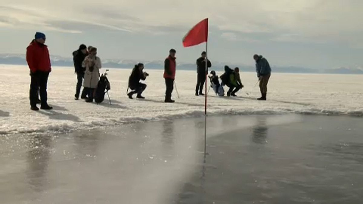 Golfverseny a Bajkál-tó jegén