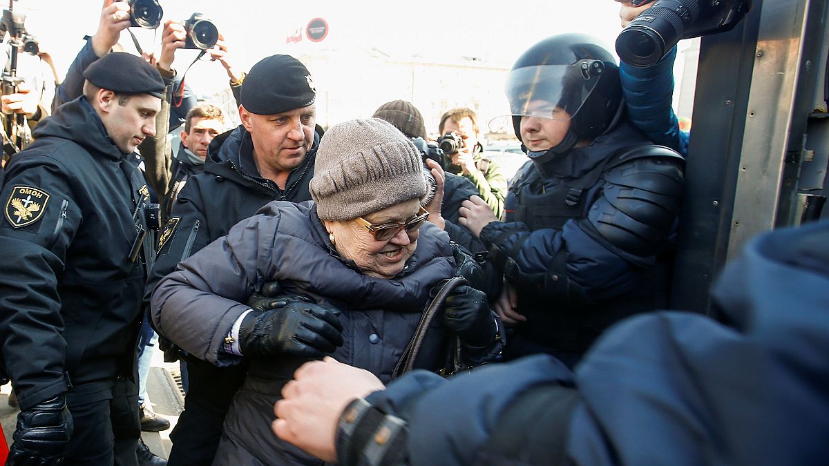 Bélarus : la rue brave le régime autoritaire