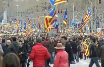 Katalanlar Puigdemont'a destek için sokağa çıktı