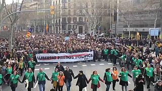 Katalanlar eski başkanları için sokakta