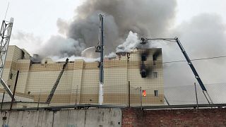 Incêndio num centro comercial na Sibéria faz pelo menos 37 mortos