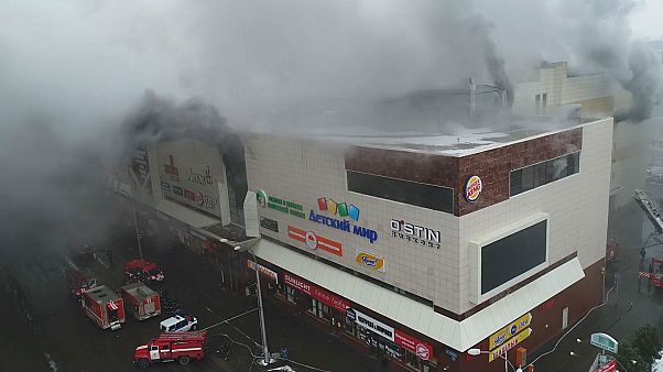 Au moins 37 morts dans l'incendie d'un centre commercial en Sibérie Au moins 37 morts dans l'incendie d'un centre commercial en Sibérie