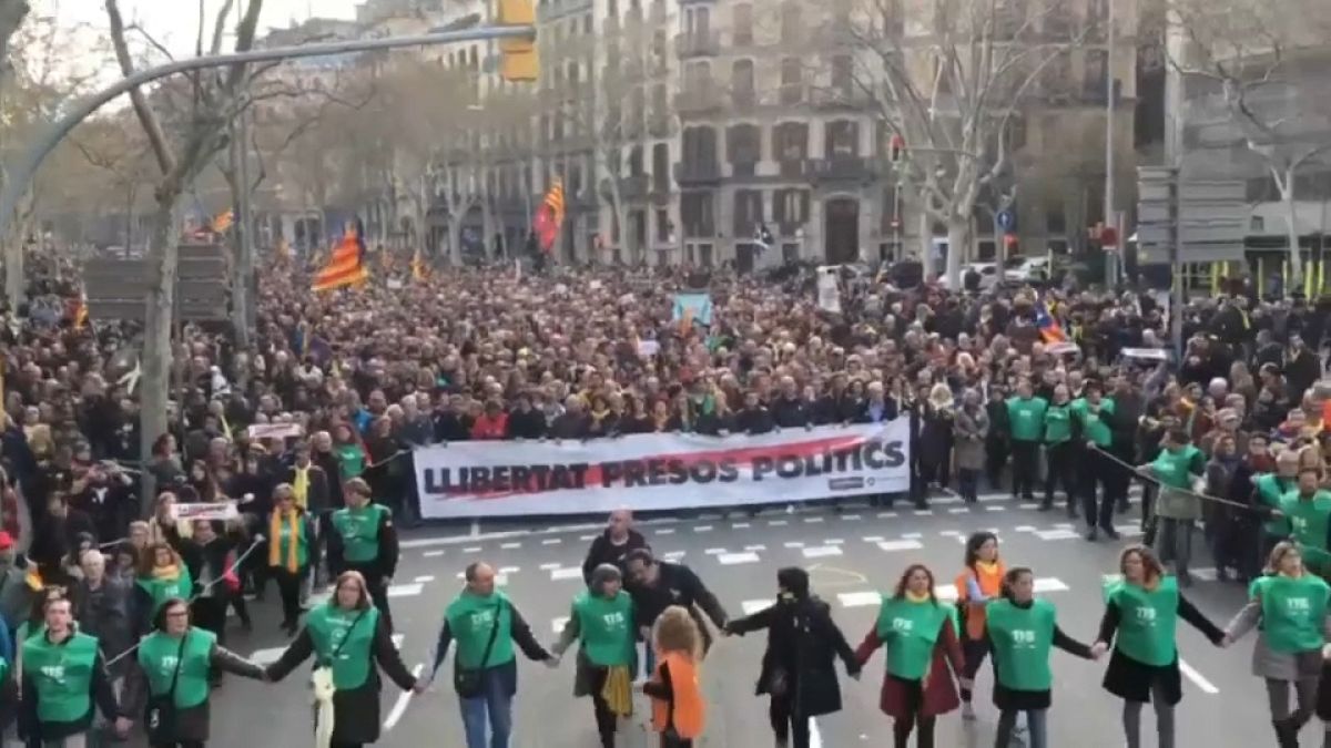 Katalonya'da binlerce kişi sokağa indi