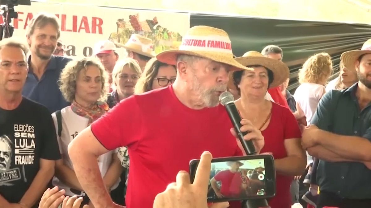 Lula takes to the campaign trail despite the risk of arrest