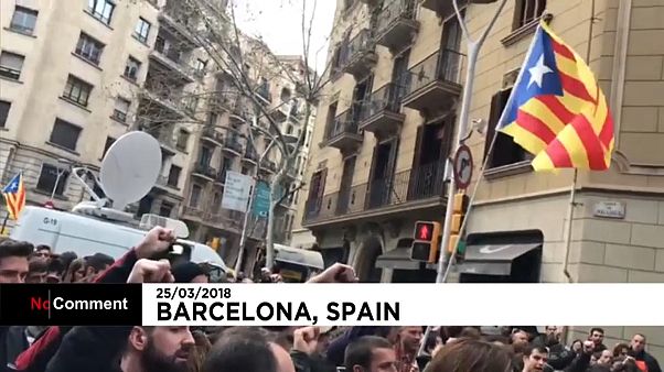 Espagne : manifestation houleuse à Barcelone après l'arrestation de Puigdemont Espagne : manifestation houleuse à Barcelone après l'arrestation de Puigdemont