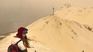 El polvo del desierto transportado cubre la nieve de Sochi