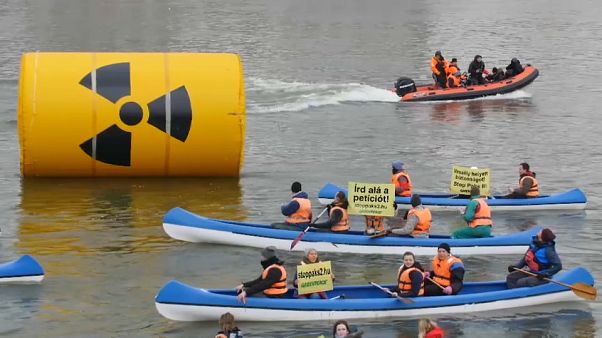 Greenpeace protesta no Danúbio contra resíduos nucleares Greenpeace protesta no Danúbio contra resíduos nucleares