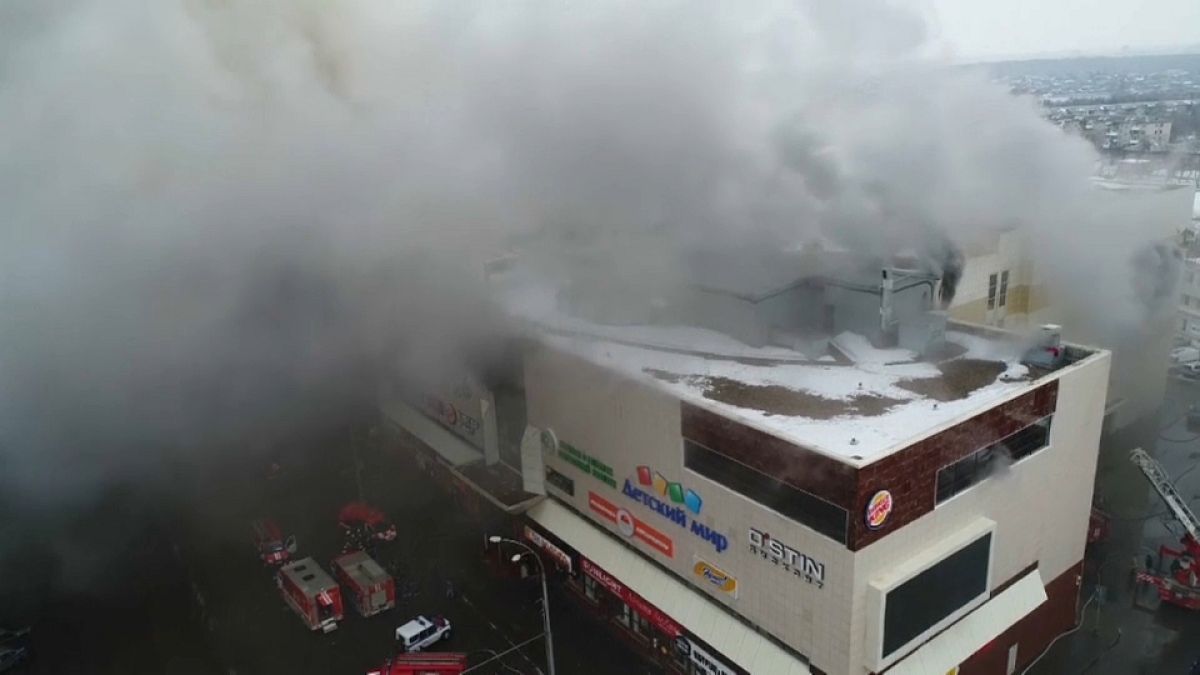 64 muertos, la mayoría niños, en el incendio de un centro comercial en Siberia