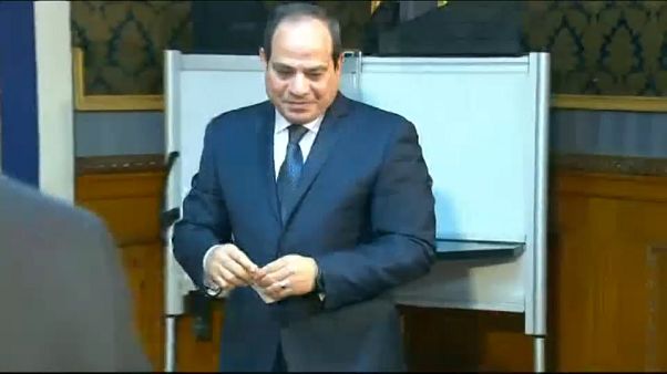 Egitto: urne aperte fino a mercoledi, scontata la vittoria di Al-Sisi Egitto: urne aperte fino a mercoledi, scontata la vittoria di Al-Sisi