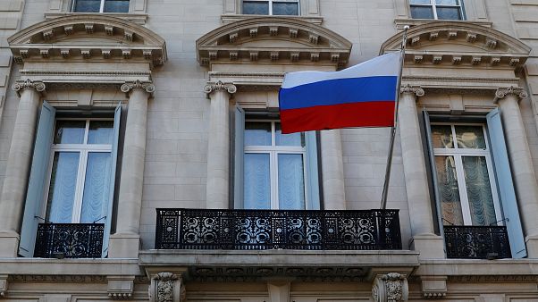 США высылают 60 российских дипломатов, ЕС - 30 США высылают 60 российских дипломатов, ЕС - 30