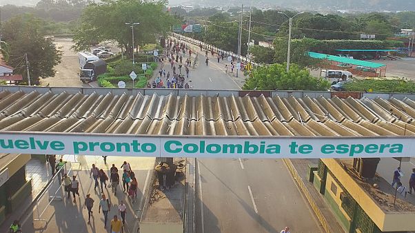 Venezuela exodus: thousands flock to Colombia in search of food and medicine Venezuela exodus: thousands flock to Colombia in search of food and medicine
