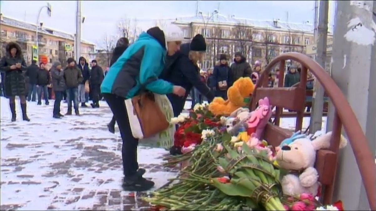 Tributes laid to victims of Russian shopping centre fire tragedy