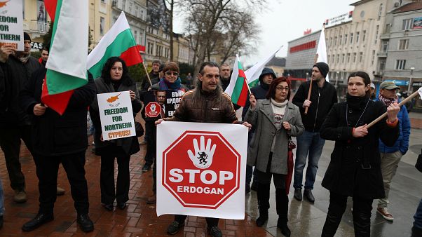 Protestos contra a visita do presidente da Turquia para cimeira com UE Protestos contra a visita do presidente da Turquia para cimeira com UE