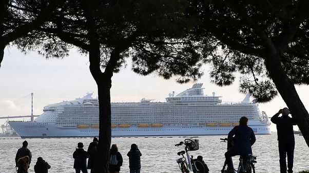 Weltgrößtes Kreuzfahrtschiff auf Jungfernfahrt Weltgrößtes Kreuzfahrtschiff auf Jungfernfahrt