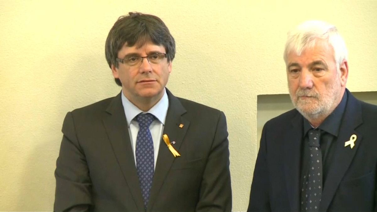 El tribunal alemán prolonga la detención de Puigdemont