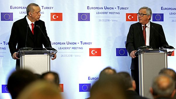 Juncker'den üyelik müzakerelerine devam sözü Juncker'den üyelik müzakerelerine devam sözü