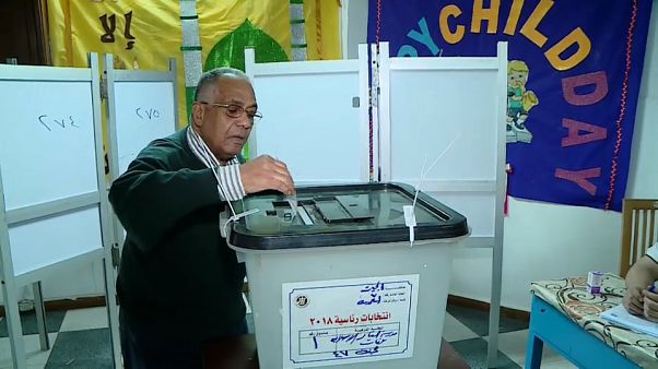 Mısır muhalefetin boykotu altında sandığa gitti Mısır muhalefetin boykotu altında sandığa gitti
