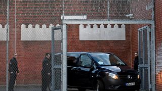 El coche que traslada a Puigdemont llega a la prisión de Neumünster