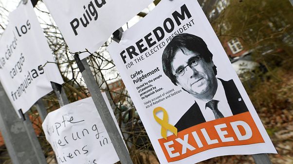 La solidarietà a Puigdemont all'esterno del carcere di Neumünster La solidarietà a Puigdemont all'esterno del carcere di Neumünster