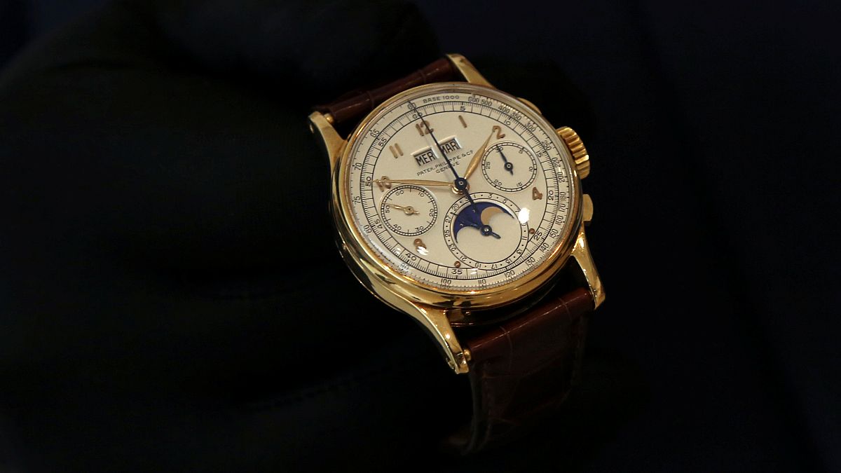 بيع ساعة "الملك فاروق" بسعر قياسي 