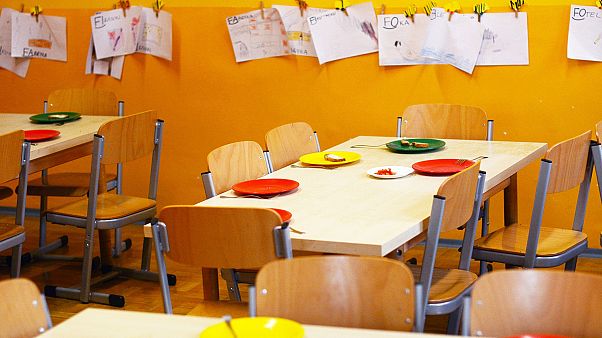 Francia, Macron annuncia la scuola dell'obbligo a partire dai 3 anni Francia, Macron annuncia la scuola dell'obbligo a partire dai 3 anni