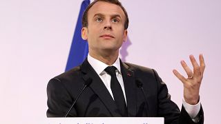 الرئيس الفرنسي ايمانويل ماكرون يلقي خطابه أمام خبراء تربويين