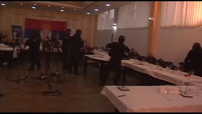 شرطة كوسوفو تهاجم مكان الاجتماع