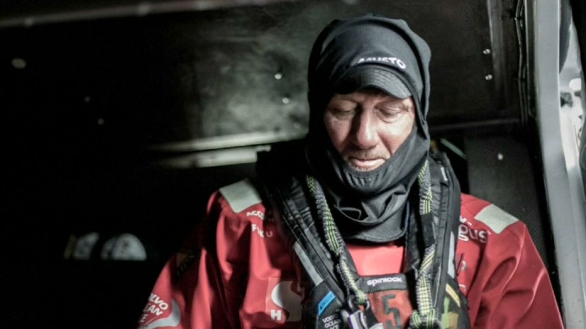 Volvo Ocean Race: sospese le ricerche del velista disperso