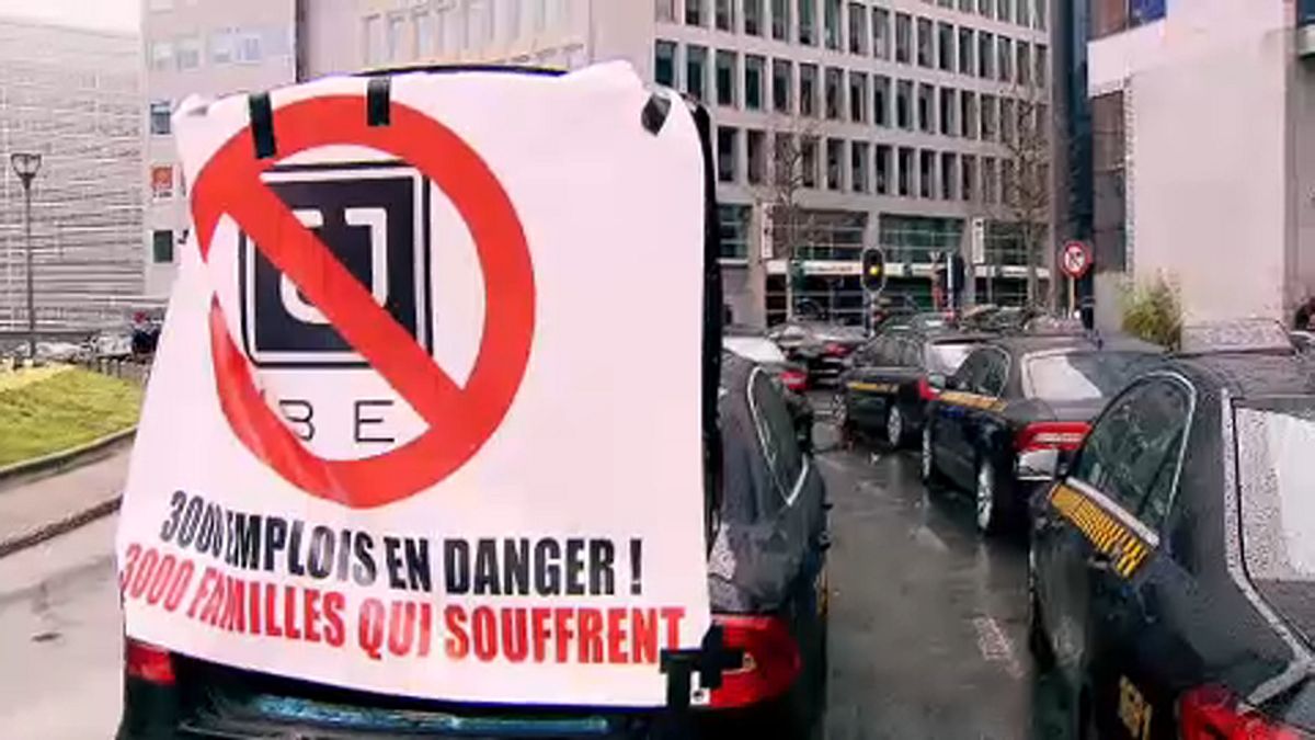 Taxistas belgas protestam contra projeto que "favorece" Uber