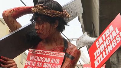 Protesto anti-Duterte inspirado na Semana Santa