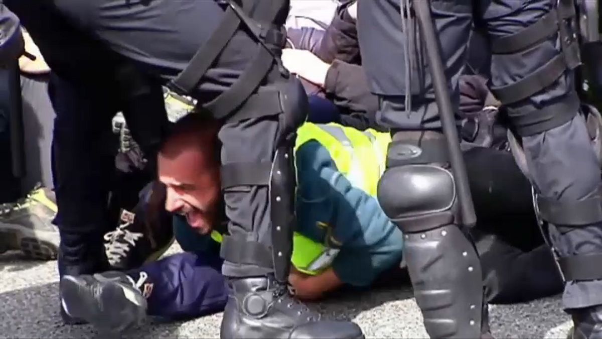 Separatisten blockieren nach Puigdemonts Festnahme Autobahn in Katalonien