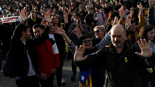 Καταλονία: Συνεχίζονται οι κινητοποιήσεις υπέρ του Κάρλας Πουτζντεμόν Καταλονία: Συνεχίζονται οι κινητοποιήσεις υπέρ του Κάρλας Πουτζντεμόν