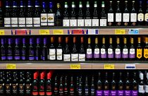 Alcoholic drinks ‘should carry cigarette-style health warnings’