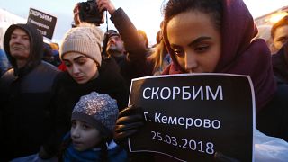 Megrázó jelenetek az orosz plázatűz miatti tüntetéseken