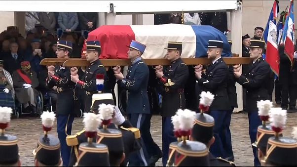 Frankreich ehrt heldenhaften Gendarmen (44†) Frankreich ehrt heldenhaften Gendarmen (44†)