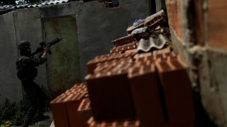 Βραζιλία: Εισβολή στρατού σε φαβέλες
